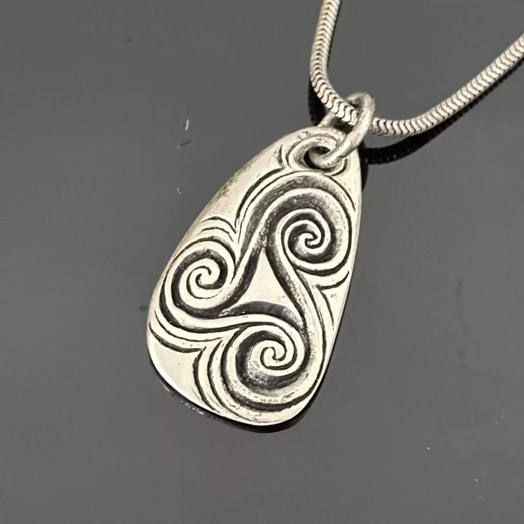 Artystyczna przywieszka srebra