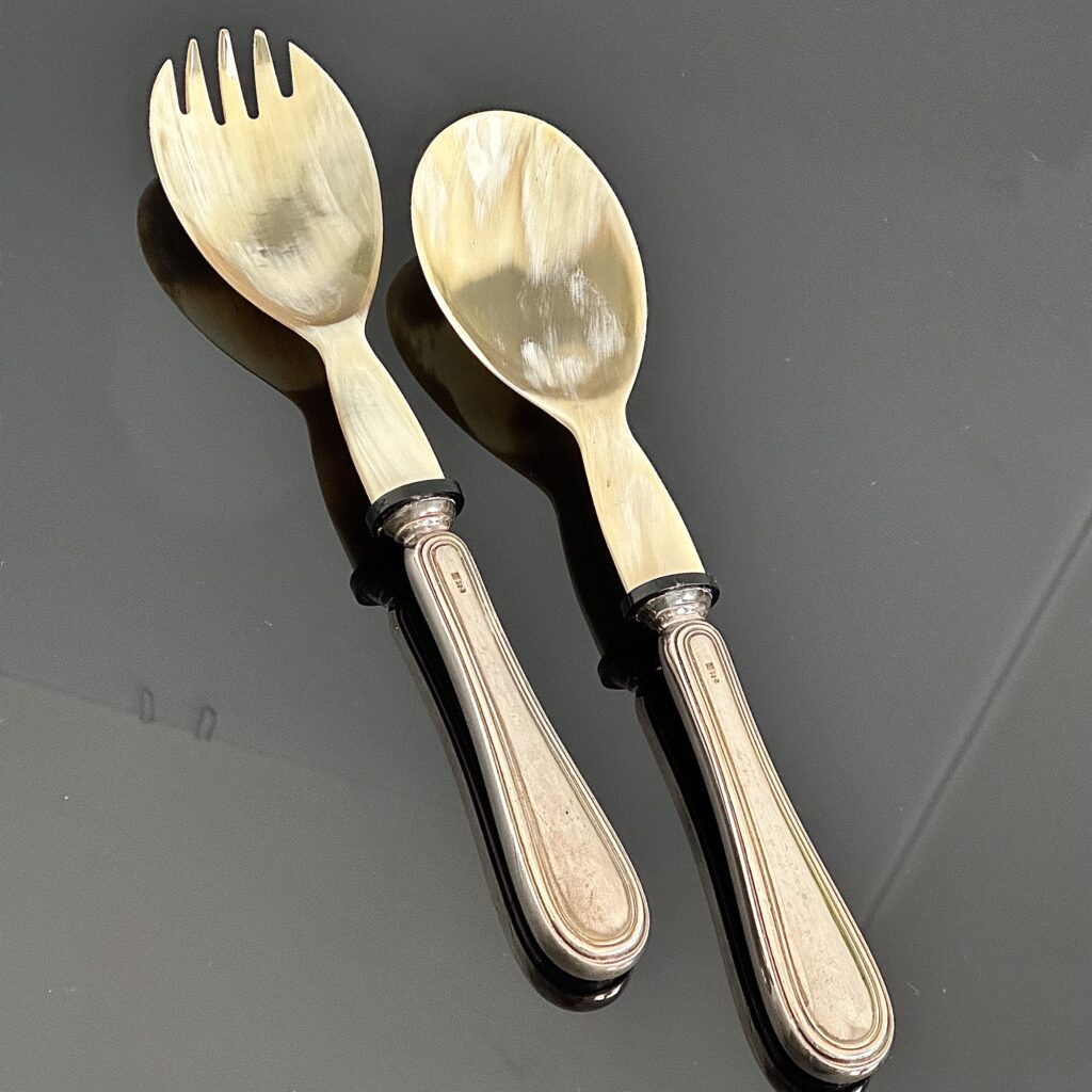 Para sztućców do sałaty