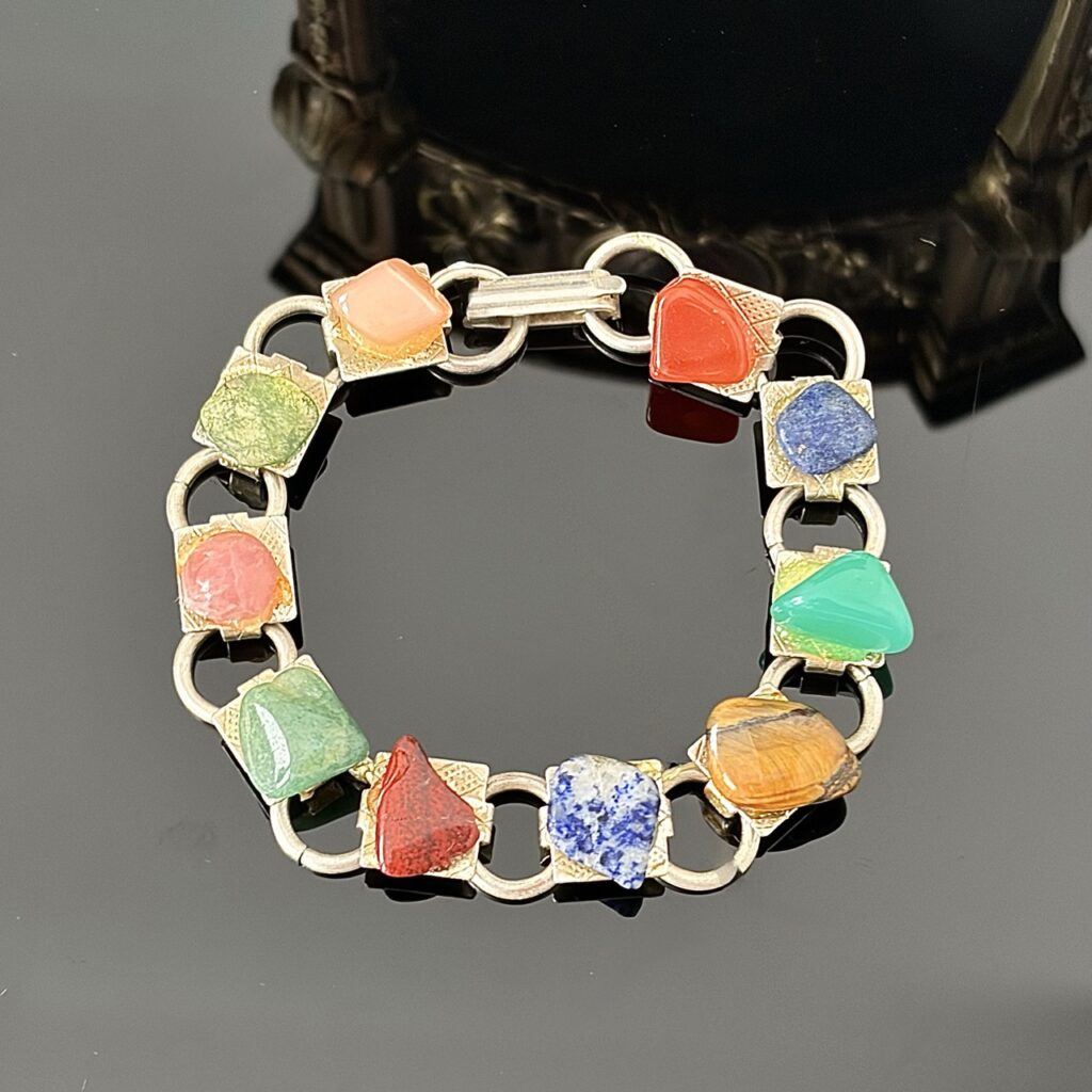 Srebrna bransoletka z mieszanymi kamieniami naturalnymi